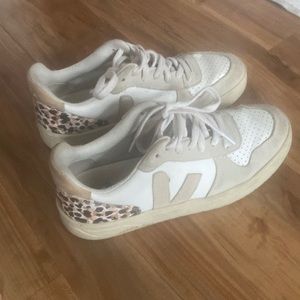 veja sneakers size 8